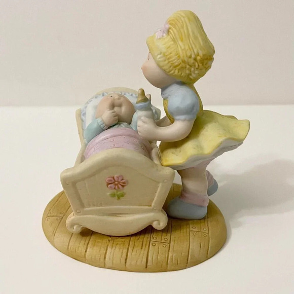 1984 Cabbage Patch Kids Porcelain Figurine Girl Feeding Baby in Cradle - Picture 15 of 16